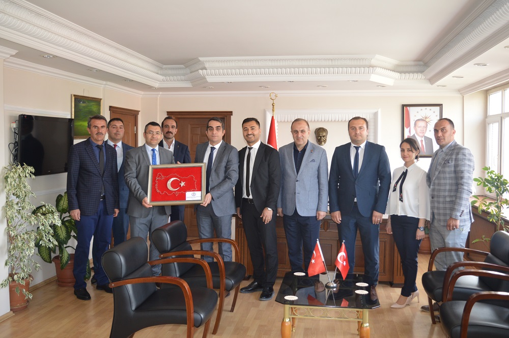 Milli Eğitim Personelleri Kaymakam Gürsançtı'yı Makamında Ziyaret Etti